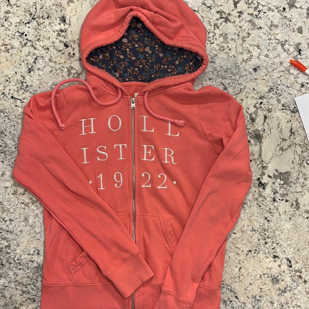 Women’s a size medium Hollister zip up hoodie sweatshirt